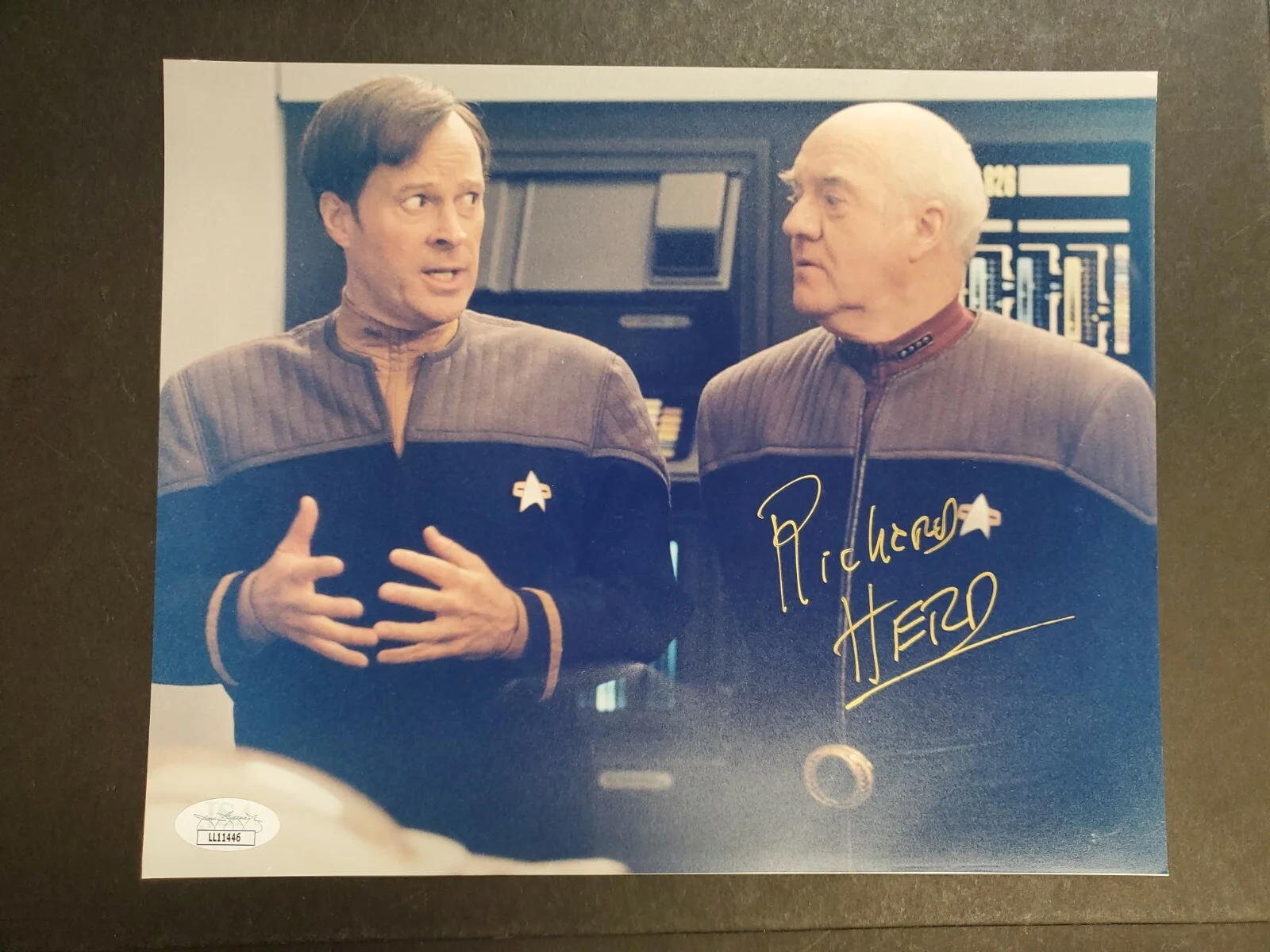 Richard Herd — Richard Herd AUTOGRAPHED Photo 8x10 Admiral Owen Paris Star Trek Voyager JSA COA