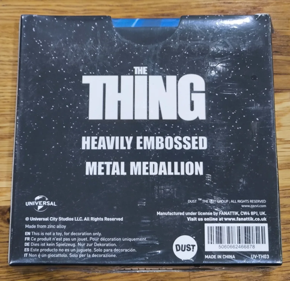 The Thing - Outpost 31 Medallion - Heavily Embossed Metal - New and Sealed, изображение 2