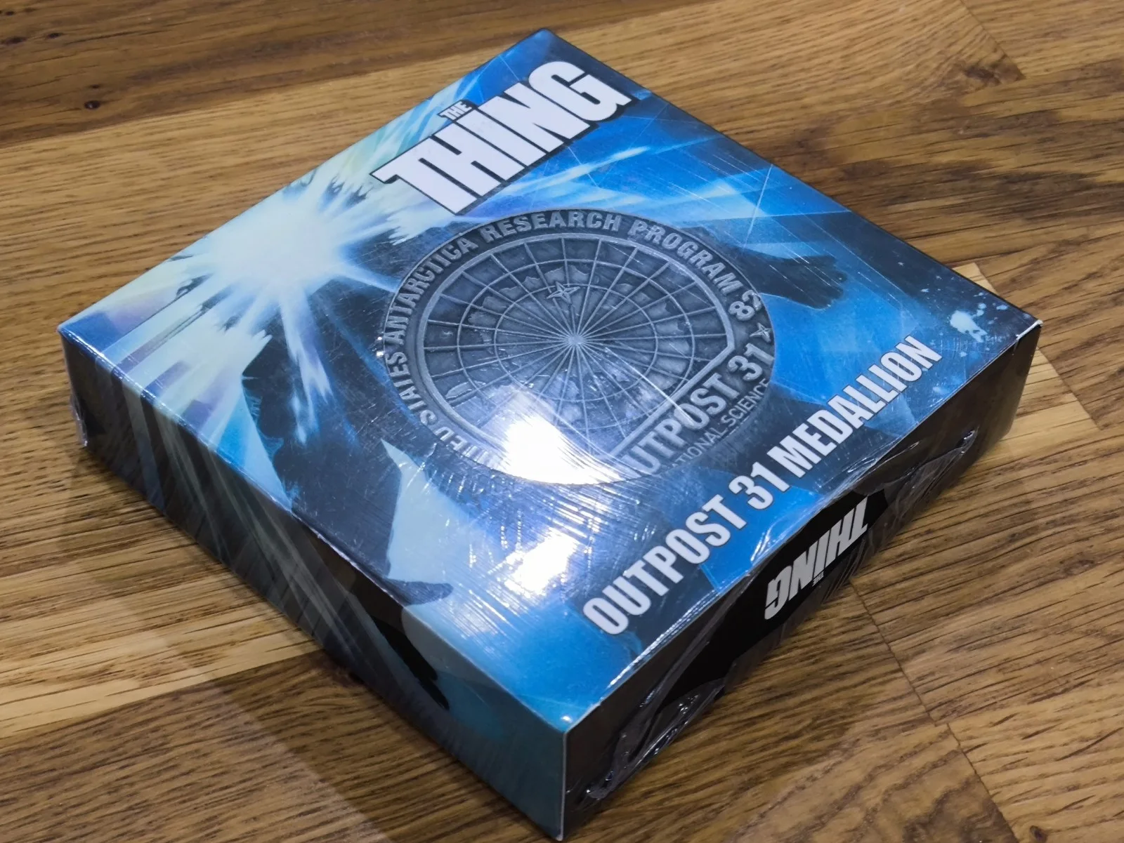 The Thing - Outpost 31 Medallion - Heavily Embossed Metal - New and Sealed, изображение 3
