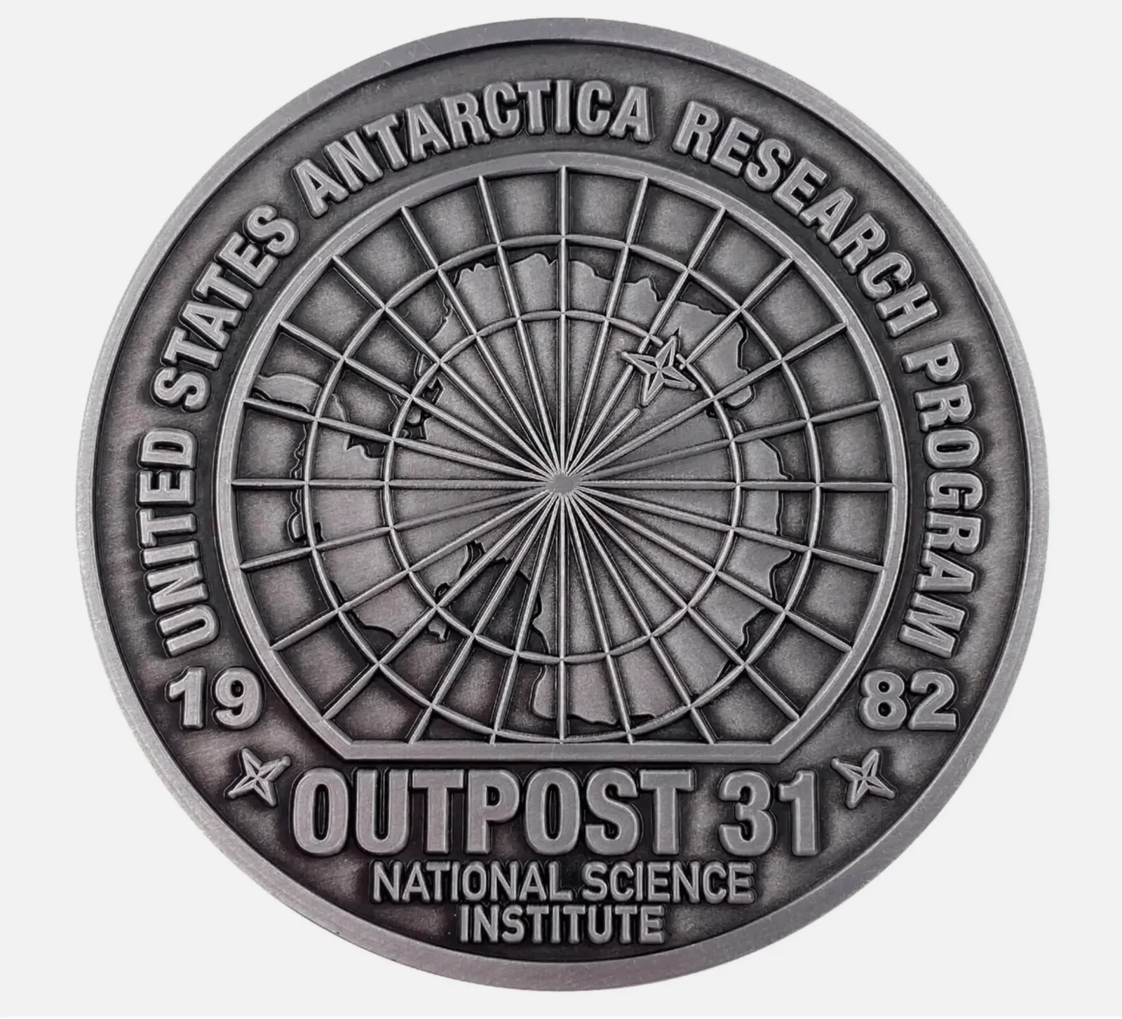 The Thing - Outpost 31 Medallion - Heavily Embossed Metal - New and Sealed, изображение 5