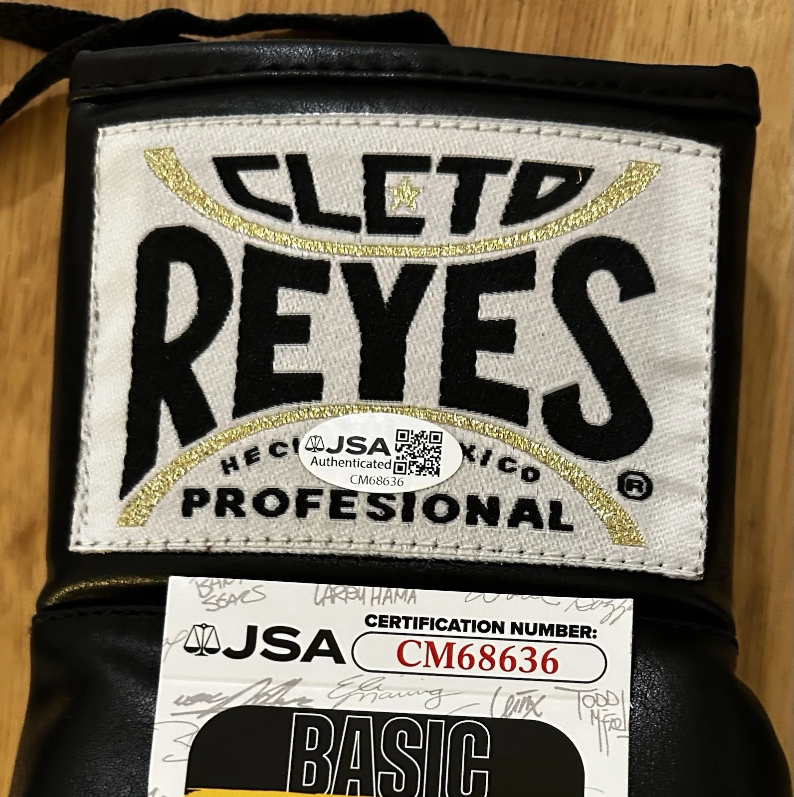 Dolph Lundgren — Dolph Lundgren SIGNED INSCRIBED Cleto Reyes Glove JSA COA ROCKY Ivan Drago, изображение 2