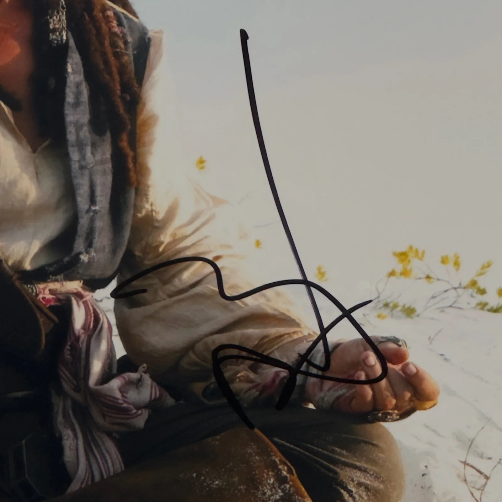 Johnny Depp — Johnny Depp Signed Pirates of the Caribbean 11x14 Photo Autograph Beckett BAS!, изображение 2