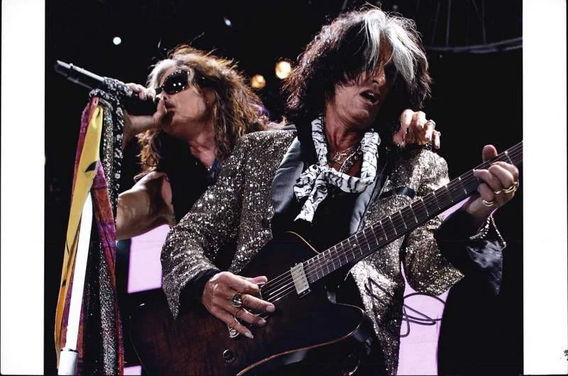 Steven Tyler — Aerosmith Steven Tyler authentic signed rock 10X15 photo |Cert Autographed A0017