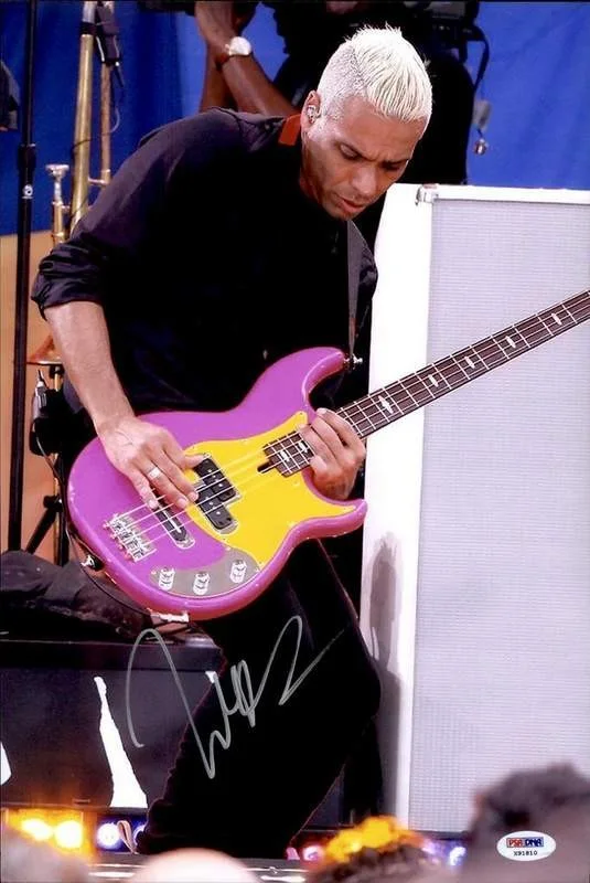 Tony Kanal — No Doubt Tony Kanal PSA/DNA authentic signed 10X15 photo |CERT Autograph A0030