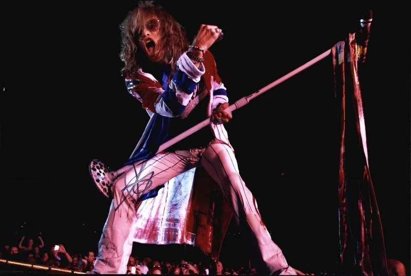 Steven Tyler — Aerosmith Steven Tyler authentic signed rock 10X15 photo |Cert Autographed A0043