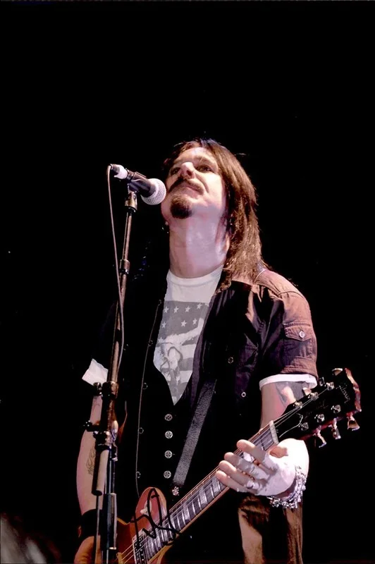 Gilby Clarke — Gilby Clarke Guns N Roses Authentic signed 10x15 photo |CERT Autographed 26-c