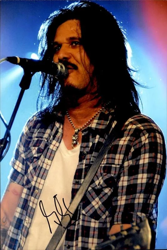 Gilby Clarke — Gilby Clarke Guns N Roses Authentic signed 10x15 photo |CERT Autographed 26-j