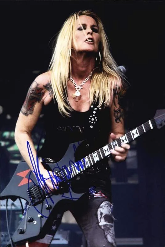 Lita Ford — The Runaways Lita Ford authentic signed rock 10X15 photo |Cert Autographed A0003