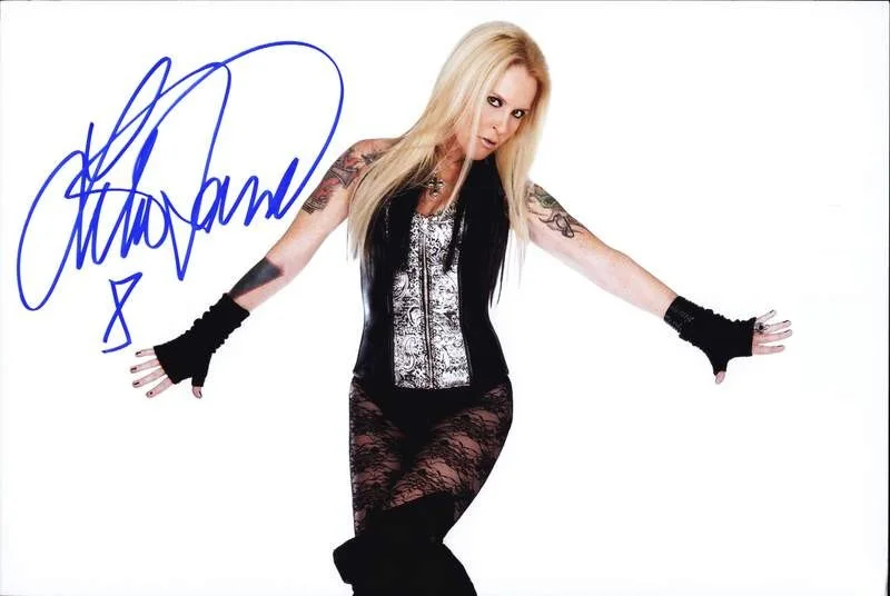 Lita Ford — The Runaways Lita Ford authentic signed rock 10X15 photo |Cert Autographed A0008