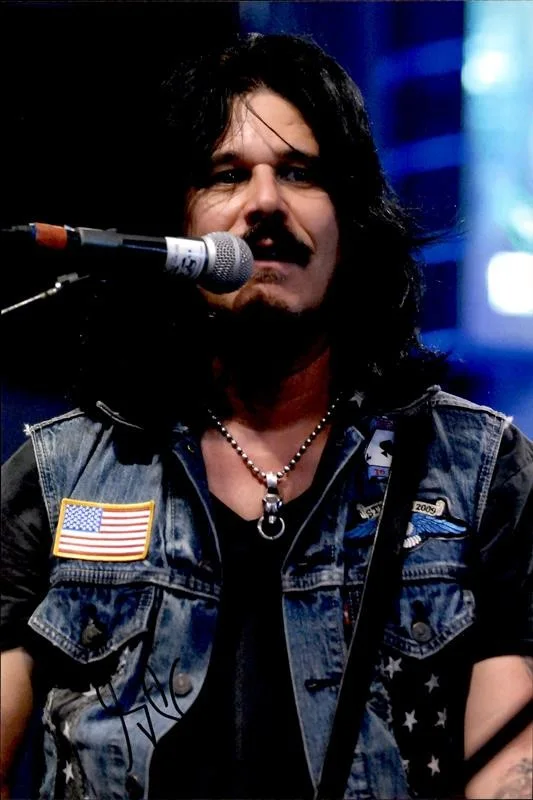 Gilby Clarke — Gilby Clarke Guns N Roses Authentic signed 10x15 photo |CERT Autographed 26-a