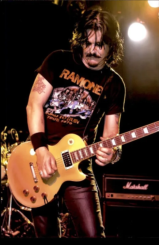 Gilby Clarke — Gilby Clarke Guns N Roses Authentic signed 10x15 photo |CERT Autographed 26-h