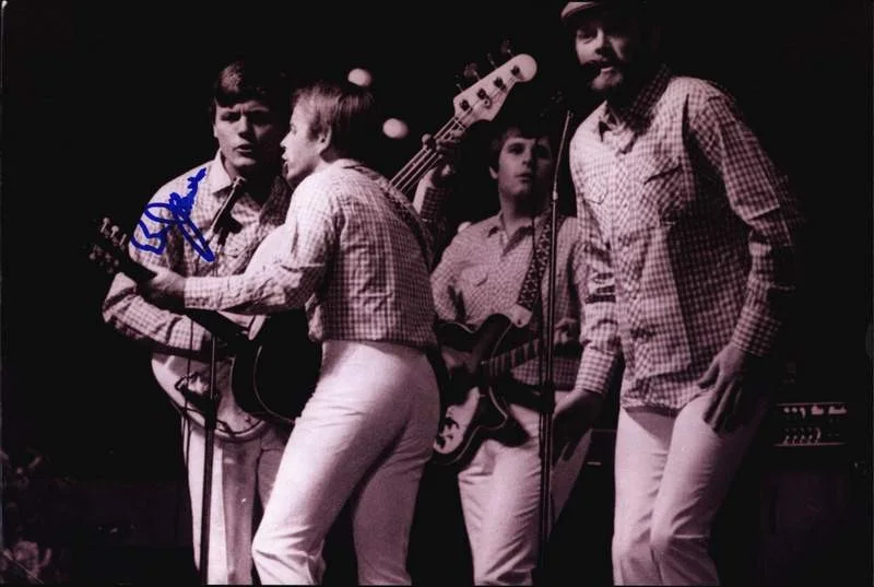 Bruce Johnston — The Beach Boys Bruce Johnston authentic signed 10X15 photo |CERT Autograph A0001