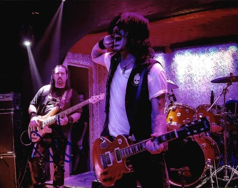 Gilby Clarke — Guns N' Roses Gilby Clarke authentic signed 8x10 photo |CERT Autographed A0001