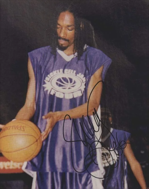 Snoop Dogg — Snoop Dogg Dog authentic signed rap 8x10 photo W/Certificate Autographed (A1110)
