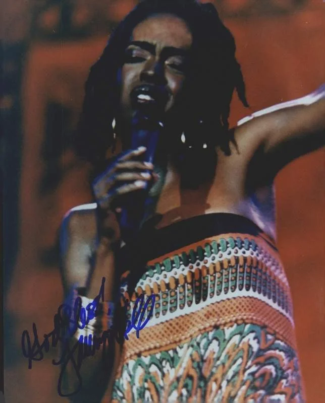Lauryn Hill — Fugees Lauryn Hill signed rap 8x10 photo W/Certificate Autographed (A0789)