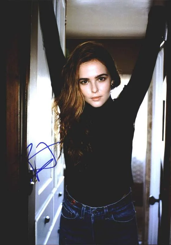 Zoey Deutch — Zoey Deutch authentic signed celebrity 10x15 photo W/Cert Autographed A000140