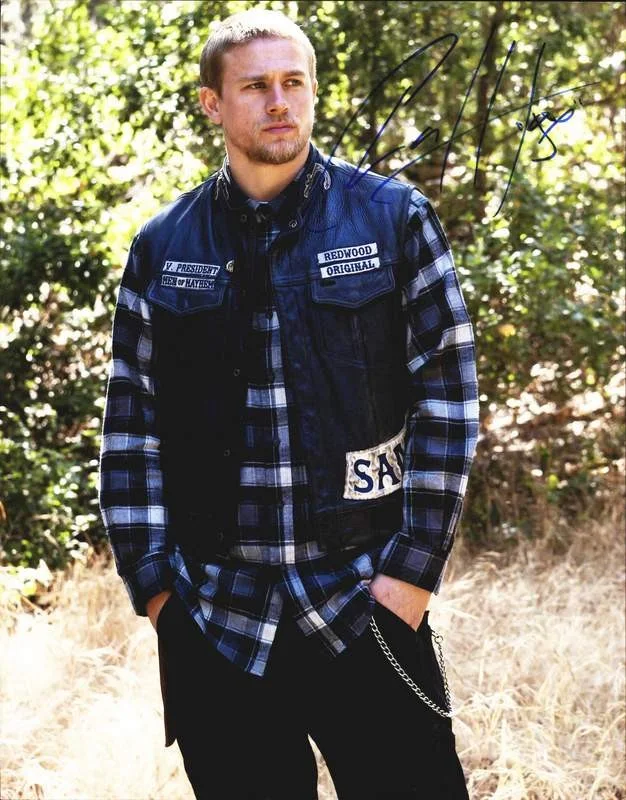 Charlie Hunnam — Charlie Hunnam authentic signed celebrity 10x15 photo W/Cert Autographed A000238