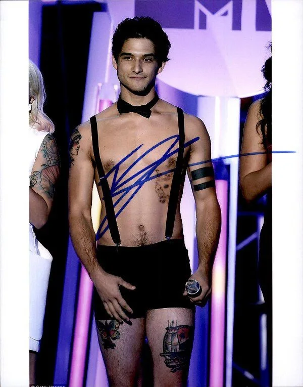 Tyler Posey — Tyler Posey authentic signed celebrity 8x10 photo W/Cert Autographed 2616d