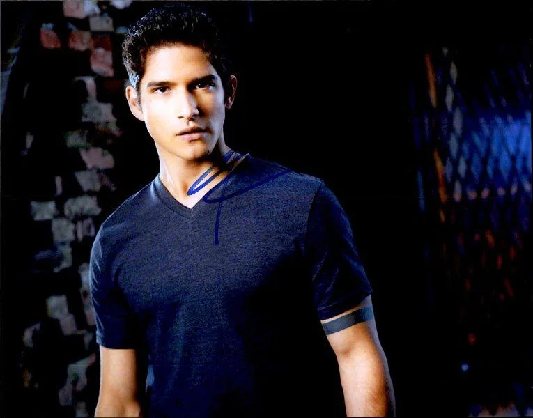 Tyler Posey — Tyler Posey authentic signed celebrity 8x10 photo W/Cert Autographed 2616a
