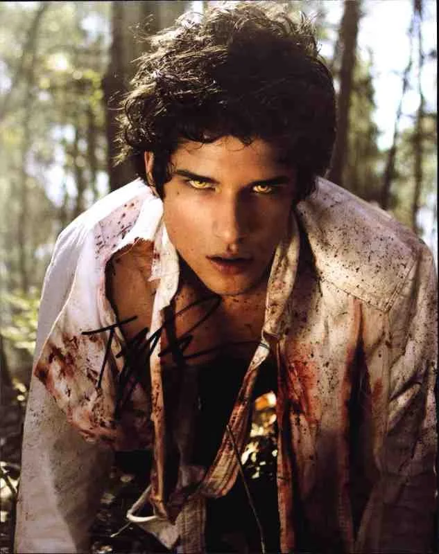 Tyler Posey — Tyler Posey signed celebrity 8x10 photo W/Certificate (C4)