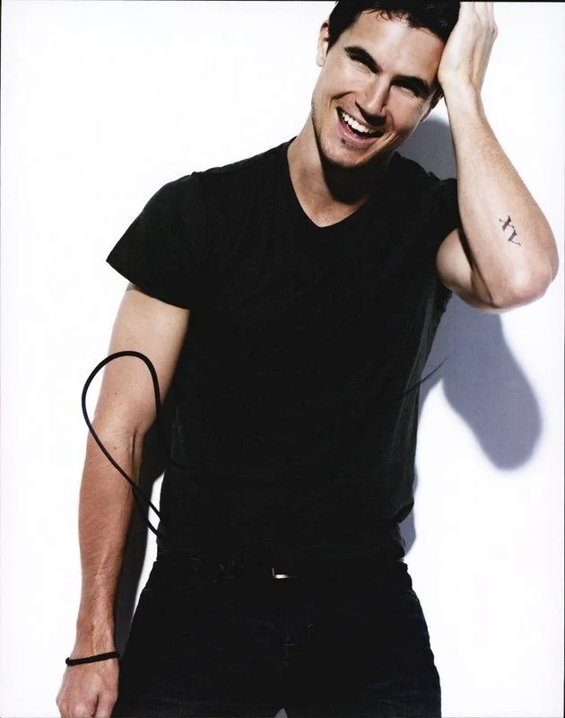 Robbie Amell — Robbie Amell authentic signed celebrity 8x10 photo W/Cert Autographed D4