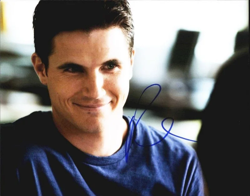 Robbie Amell — Robbie Amell authentic signed celebrity 8x10 photo W/Cert Autographed D6