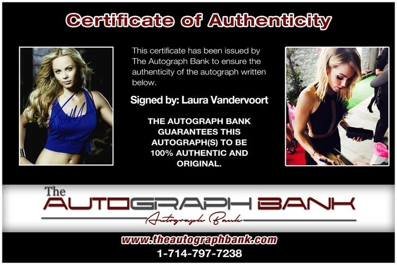 Laura Vandervoort — Laura Vandervoort authentic signed celebrity 8x10 photo W/Cert Autographed D4, изображение 2