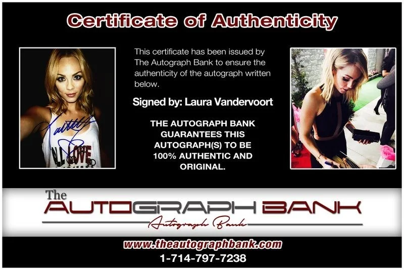 Laura Vandervoort — Laura Vandervoort authentic signed celebrity 8x10 photo W/Cert Autographed D8, image 2