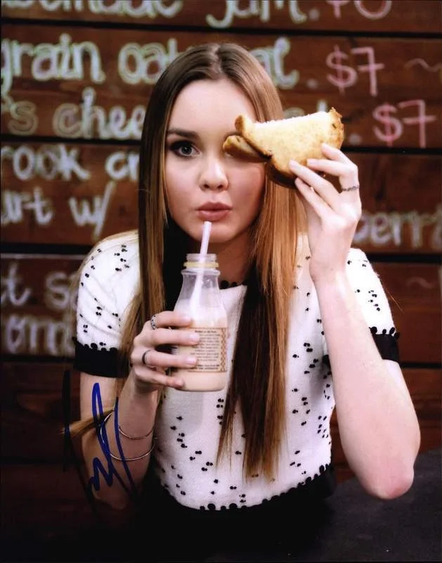Liana Liberato — Liana Liberato authentic signed celebrity 8x10 photo W/Cert Autographed A0014