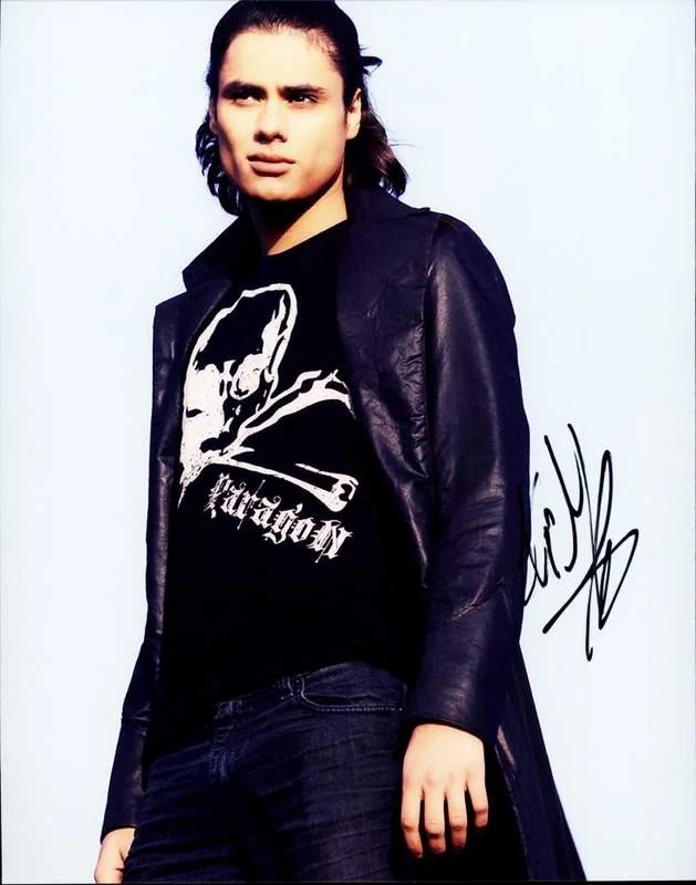 Kiowa Gordon — Kiowa Gordon authentic signed celebrity 8x10 photo W/Cert Autographed A8