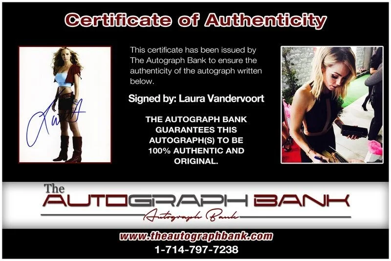 Laura Vandervoort — Laura Vandervoort authentic signed celebrity 8x10 photo W/Cert Autographed D5, изображение 2