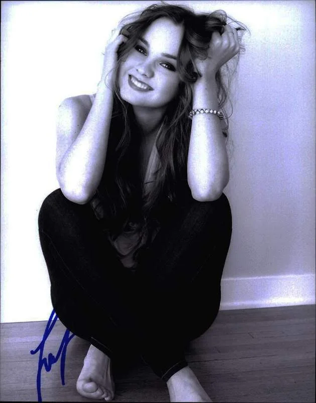 Liana Liberato — Liana Liberato authentic signed celebrity 8x10 photo W/Cert Autographed A0024