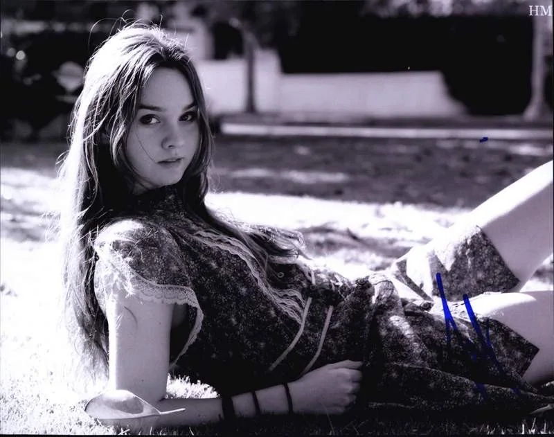Liana Liberato — Liana Liberato authentic signed celebrity 8x10 photo W/Cert Autographed A0017