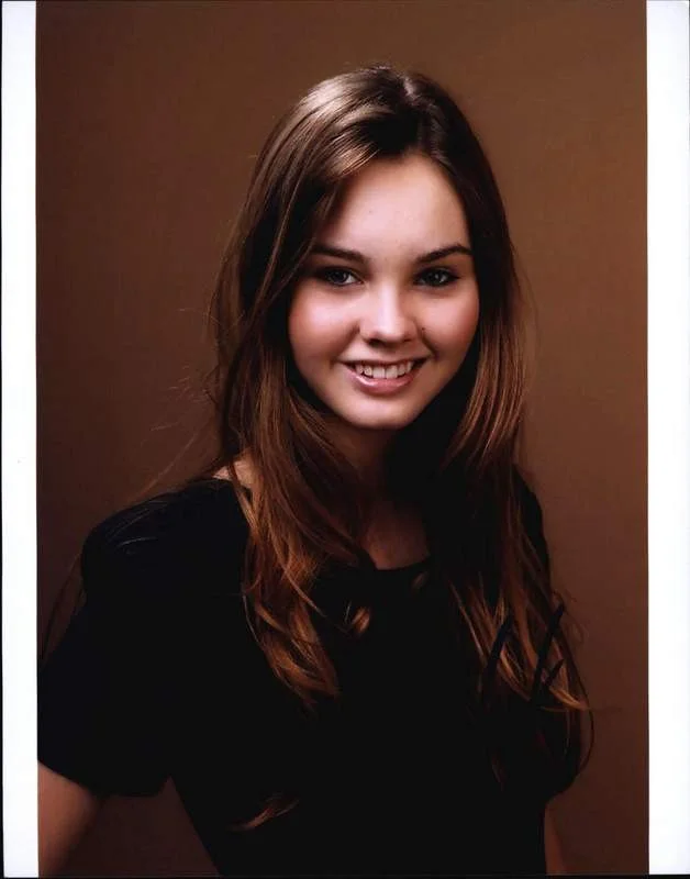 Liana Liberato — Liana Liberato authentic signed celebrity 8x10 photo W/Cert Autographed A0001
