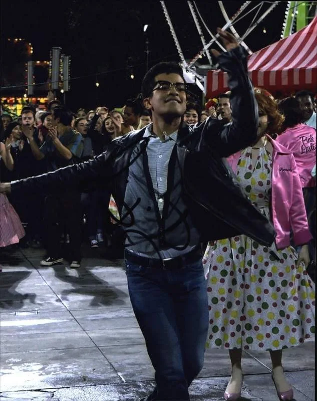 Jordan Fisher — Jordan Fisher signed celebrity 8x10 photo W/Certificate (125d1)
