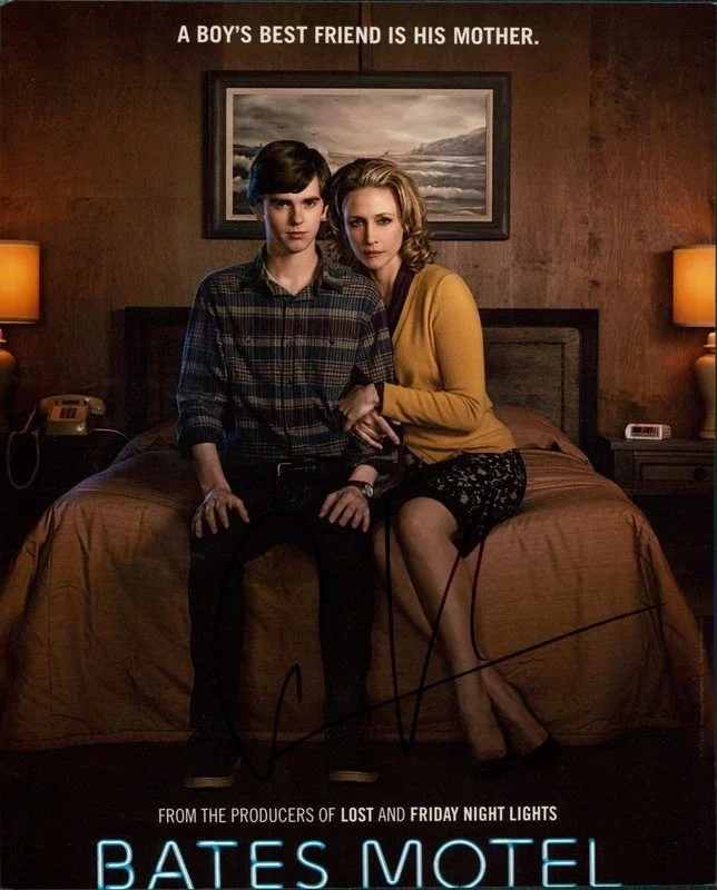 Freddie Highmore — Freddie Highmore authentic signed celebrity 8x10 photo W/Cert Autographed C2