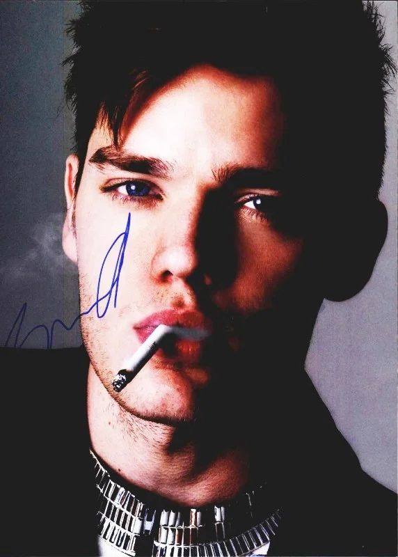 Dominic Sherwood — Dominic Sherwood authentic signed celebrity 8x10 photo |CERT Autographed 1327c1