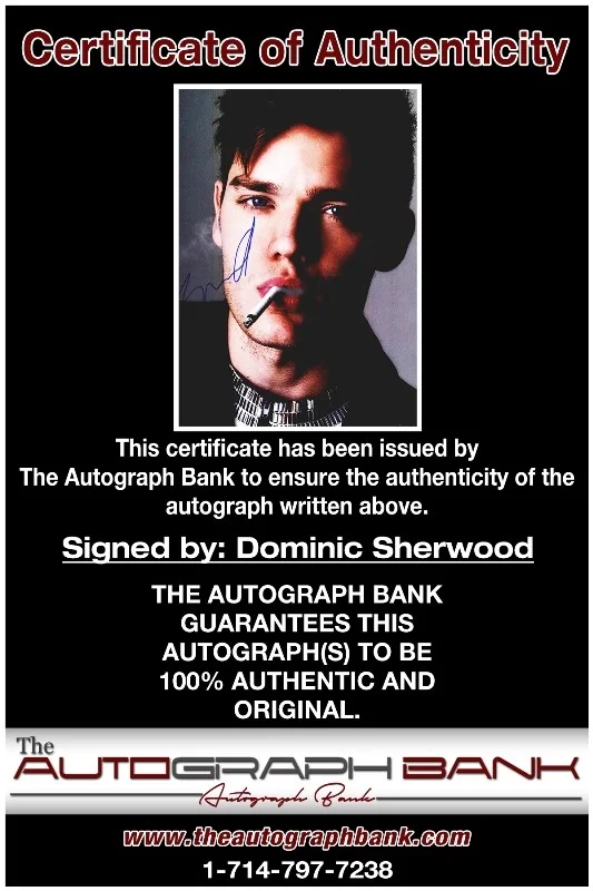 Dominic Sherwood — Dominic Sherwood authentic signed celebrity 8x10 photo |CERT Autographed 1327c1, изображение 2