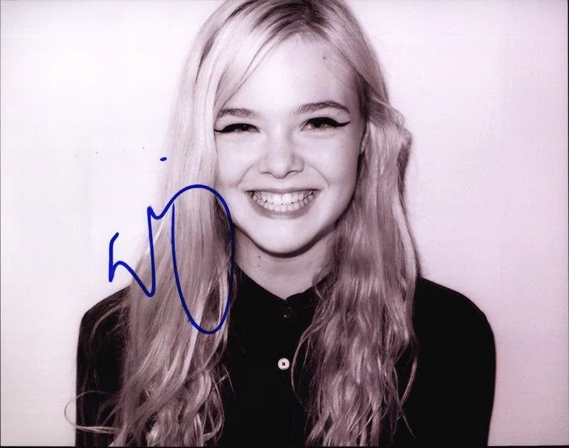 Elle Fanning — Elle Fanning authentic signed celebrity 8x10 photo W/Cert Autographed D3