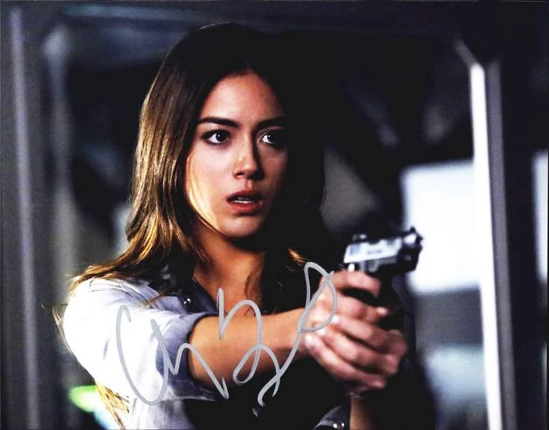 Chloe Bennet — Chloe Bennet authentic signed celebrity 8x10 photo W/Cert Autographed B0013
