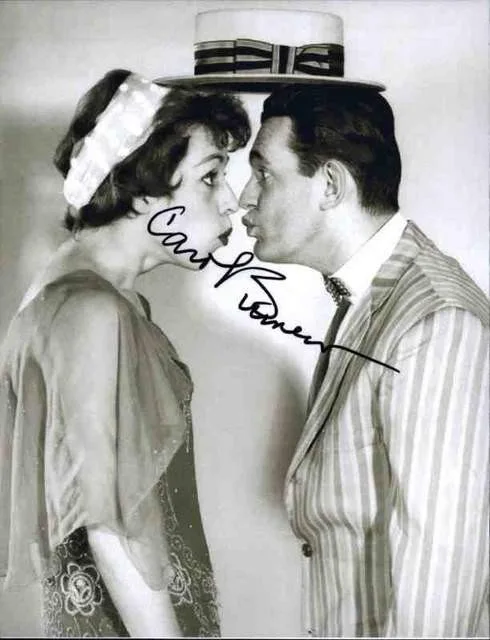 Carol Burnett — Carol Burnett authentic signed celebrity 8x10 photo W/Cert Autographed B0064