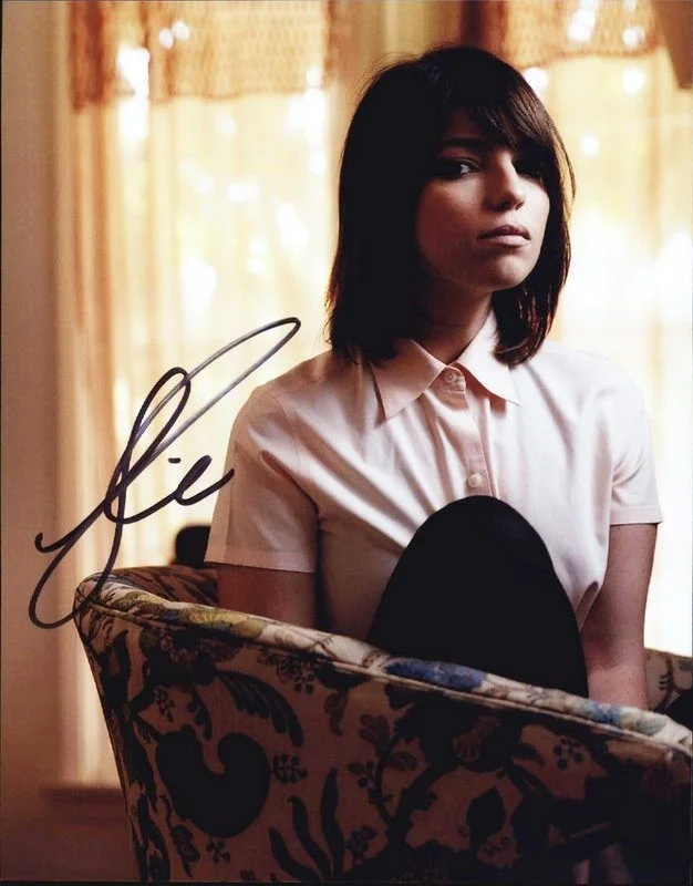 Angela Trimbur — Angela Trimbur authentic signed celebrity 8x10 photo W/Cert Autographed D6