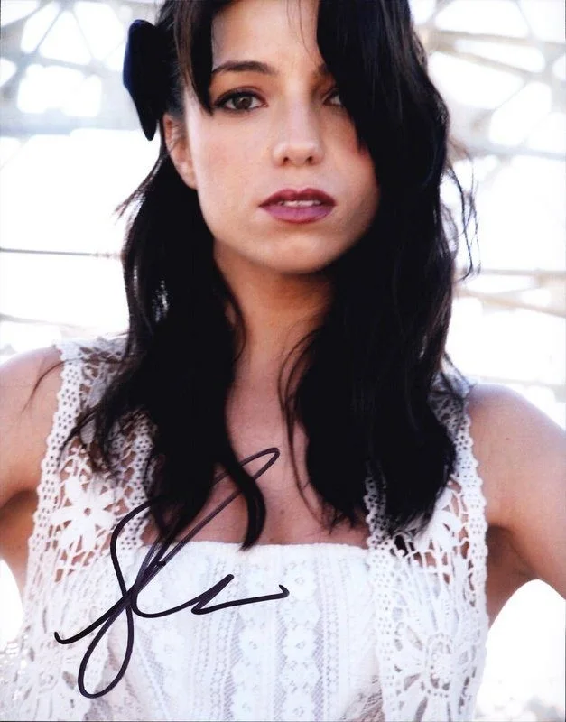 Angela Trimbur — Angela Trimbur authentic signed celebrity 8x10 photo W/Cert Autographed D5
