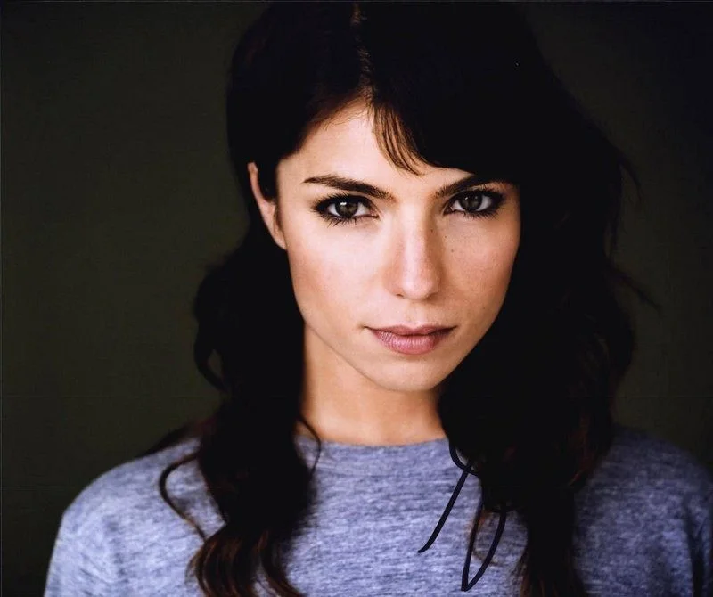 Angela Trimbur — Angela Trimbur authentic signed celebrity 8x10 photo W/Cert Autographed D9