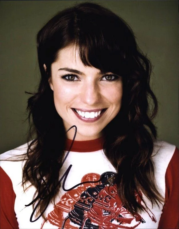 Angela Trimbur — Angela Trimbur authentic signed celebrity 8x10 photo W/Cert Autographed D1