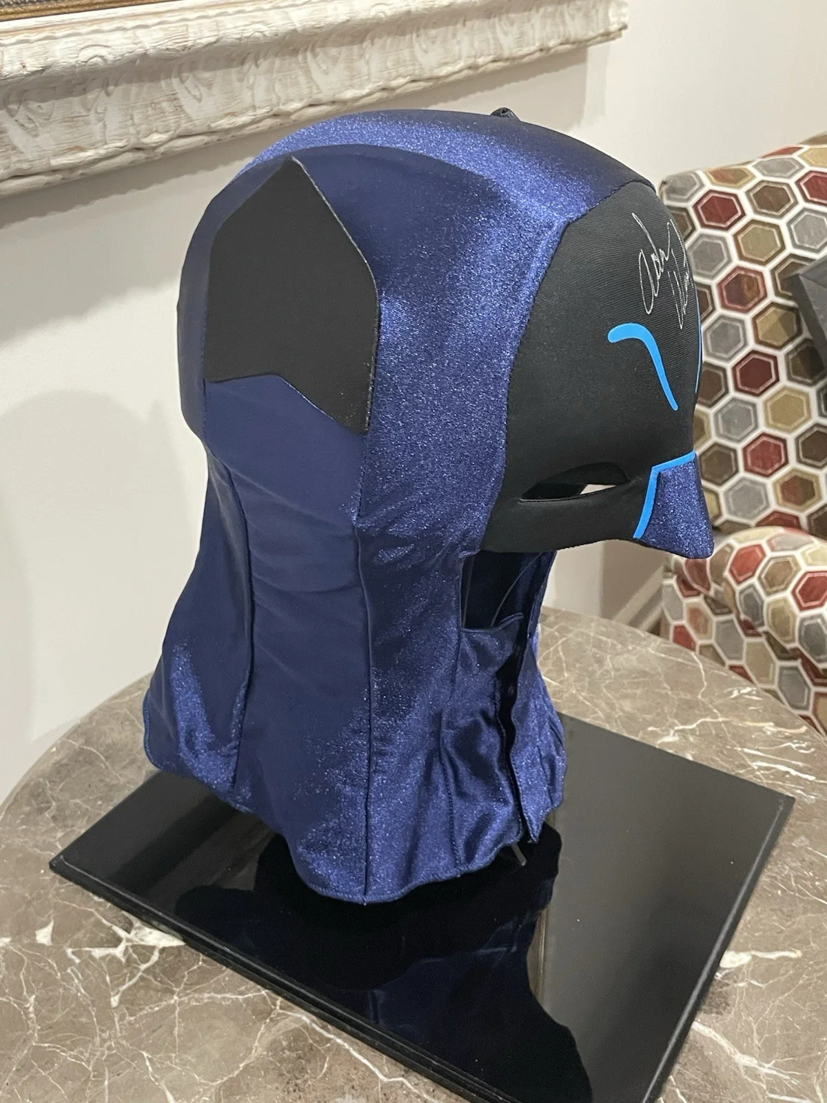 Adam West — Adam West Signed 1966 Batman Scale Screen Accurate Cowl with Display Case CA COA, image 5