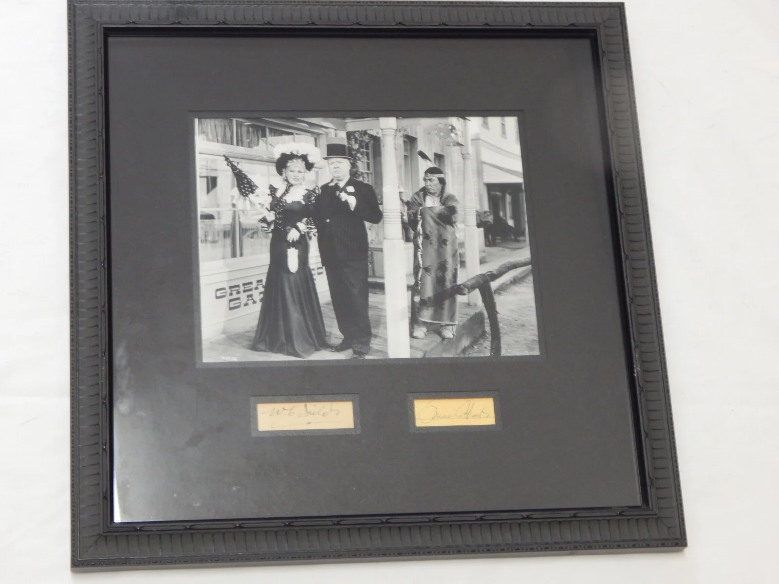 Mae West W.C Fields — Rare W.C. Fields & Mae West My Little Chickadee Framed Matted Signatures w/ LOA, изображение 3