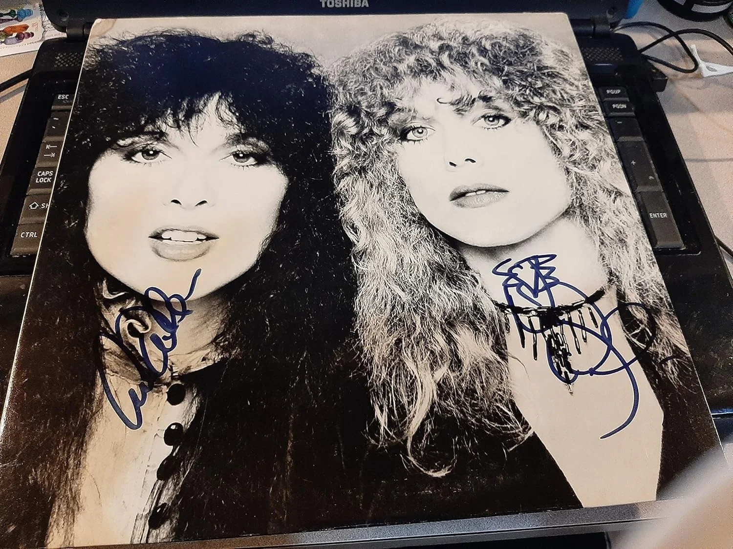 Ann & Nancy Wilson — * ANN & NANCY WILSON / Heart " signed "BeBe Le Strange" album cover