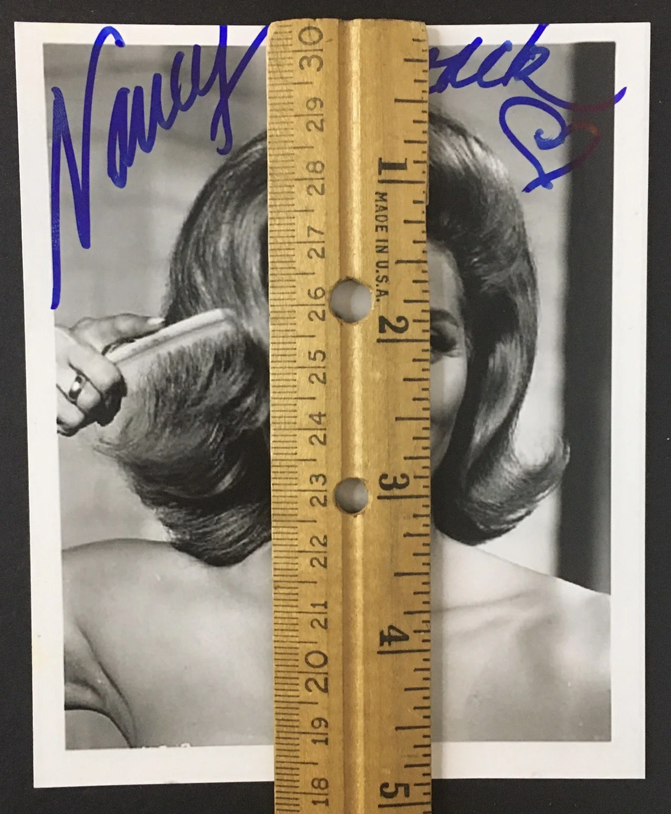 Nancy Kovack Brushing Hair Photograph Hand SIgned Autographed 5"x4" B&W Photo, изображение 4