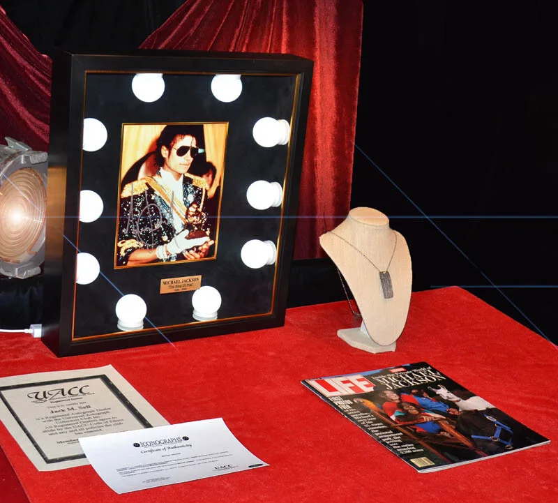 MICHAEL JACKSON AUTOGRAPH Signed RARE Photo, Lighted Frame, UACC RD#228 COA, image 2